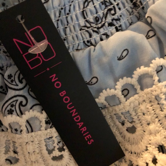 NO BOUNDARIES Womens Off Shoulder Blouse Size Medium 7-9 Juniors New - Picture 7 of 8